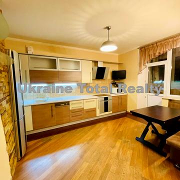 Миколи Бажана просп., 10