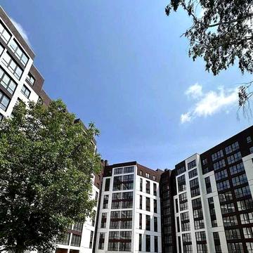 Готова 2к квартира, поруч міське озеро, центр
