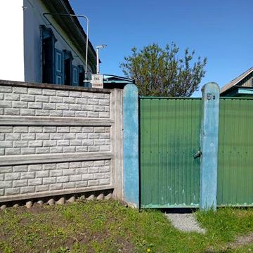 Продаж півбудинку в місті