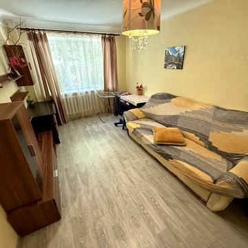 Євгена Гребінки вул., 27