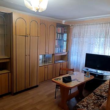 Сдам долгосрочно двухкомнатную квартиру.