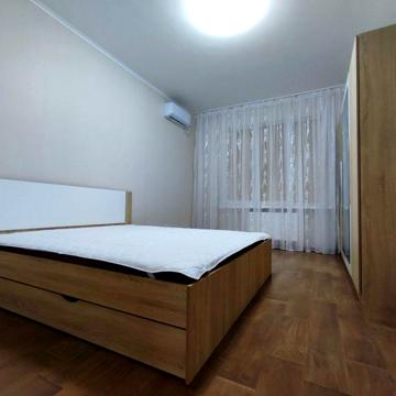 Сдам 1к 52м.кв вул Ревуцького метро Харківська