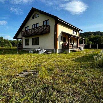 Оренда будинку у затишному селі Крехів