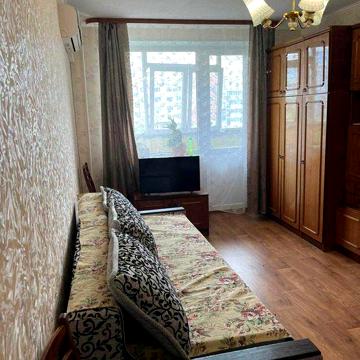 Продам 2 ком. кв, ул.Соборности Украины, 8/9, с ремонтом.