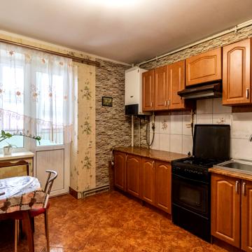 Тролейбусна вул., 32