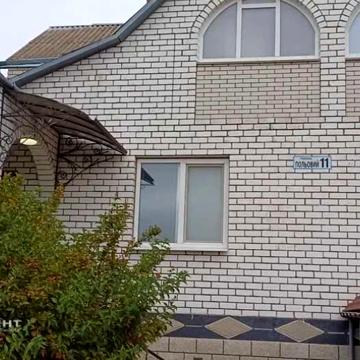 Продаж будинку з гаражем і ділянкою на 15 соток, смт. Стрижавка