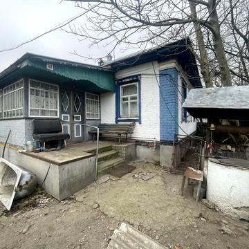 Добротна садиба , індивідуальне опалення , велика ділянка