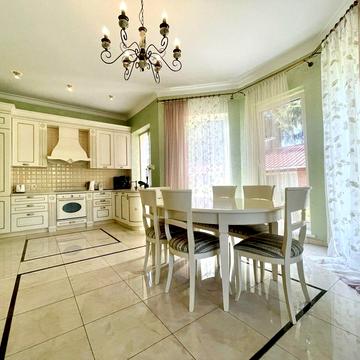 Лісова вул.