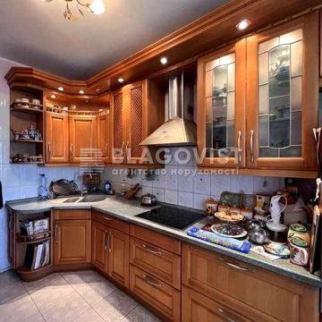 Центр Печерськ Метро 3-к. квартира 100м2 вул. Старонаводницька, 8