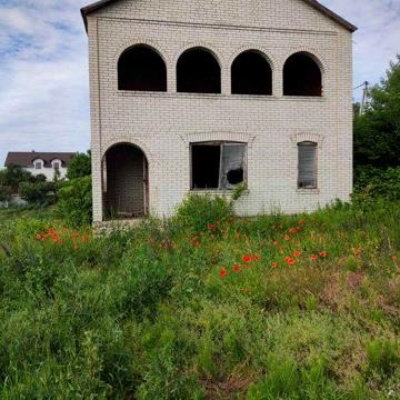 Продаж будинка возлі річки
