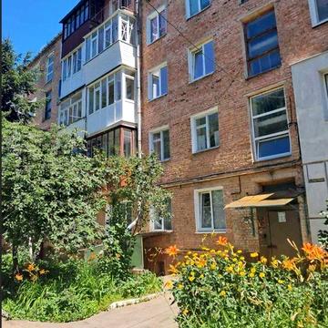 р Продається 3-кімнатна квартира в районі Відінська