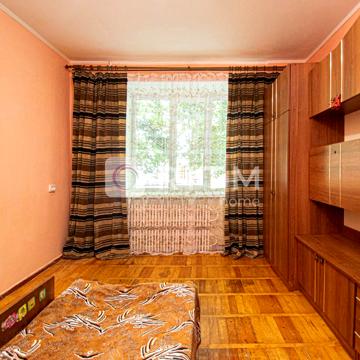 Героїв Крут вул., 6
