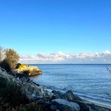 Дом на первой линии моря