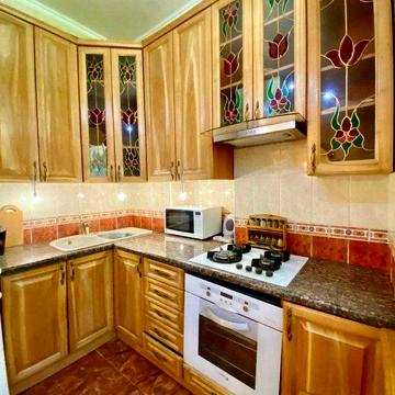 Бровари , бул. Незалежності 8б, 3к квартира, 1-й поверх!