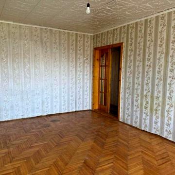 Продається  трьохкімнатна квартира в центрі міста Снятин