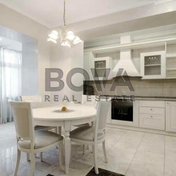 Кропивницького вул., 8