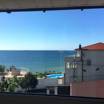 Сучасний будинок в Совіньйоне,біля моря