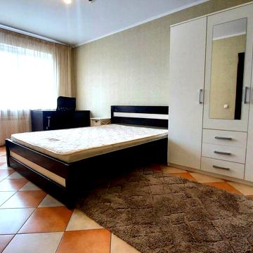 Оренда 3х кім. кв. М. Печерська, б-р Лесі Українки 19