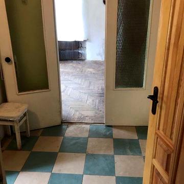 1 к.кв. вул.Європейська  37.5 м.кв. цегла 13000 у.о