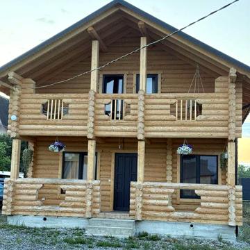 Еко- будинок з бруса серед Карпатських гір