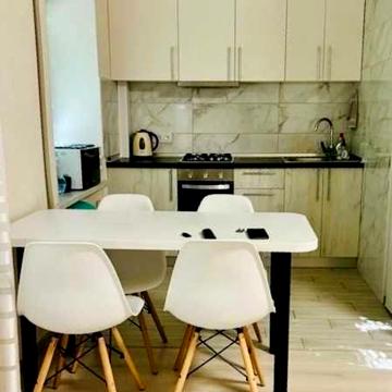 Продам 3 к. кв.на пр.Богдана Хмельницького 22а з рем, меб. та технікою