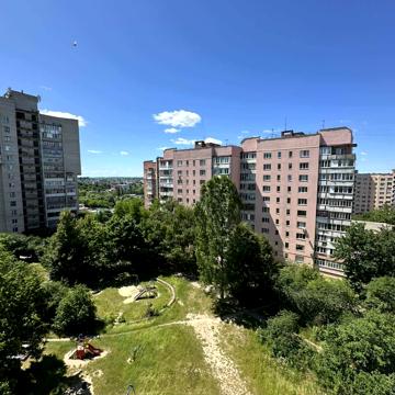 Андрія Мельника вул., 8