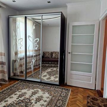 Здається 1-к ст.ф. вул. Богдана Хмельницького