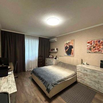 Продам отличную 2-ух комн. кв-ру на Оболони, ул. Героев Днепра,32-Б.