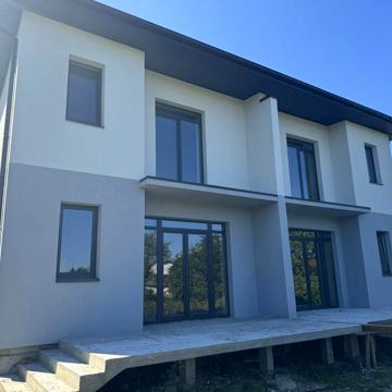 Котедж с. Зимна Вода 82000$