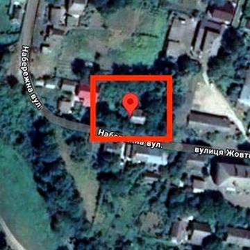 Продам півхати +підвал і надвірні прибудови , хата потребує уваги,