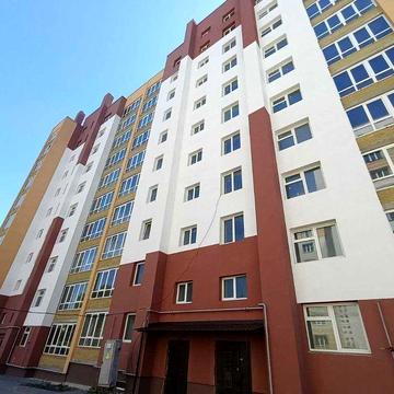 Простора двокімнатна квартира по переуступці