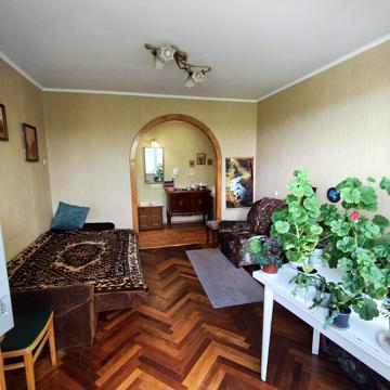 Стародніпровська вул., 5
