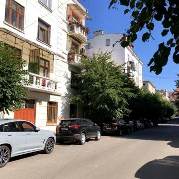 Продам квартиру в центрі міста