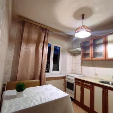 Дорогожицька вул., 18