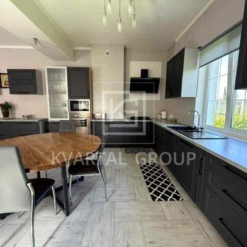 Будинок 390м2 з ремонтом, газом та великою ділянкою.