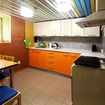 Лоцманський узвіз, 9