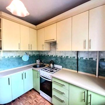 Продам 2х комн.квартиру на 173 КВАРТАЛЕ.