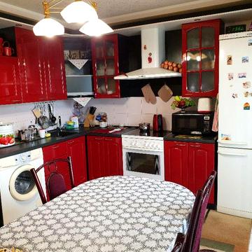 Продам 3 ком. квартиру на ж/м Красный Камень с ремонтом и мебелью!