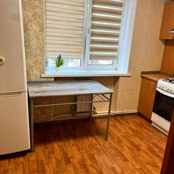Однокомнатная квартира в районе Бирюзы. Автономное отопление.