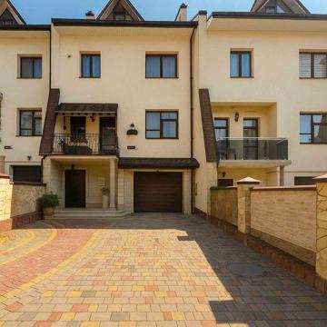 продається таунхаус з вартісним ремонтом|с.Зимна Вода|285м,3сот