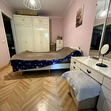 Авіаконструктора Антонова вул., 7