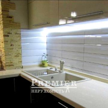 Продам 3-поверховий таунхаус у Великодолинському