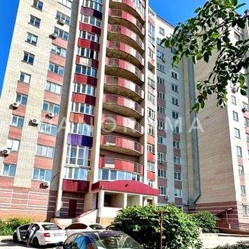 Продам простору квартиру 52м2 Герасима Кондратьєва (Helena Beaty club)