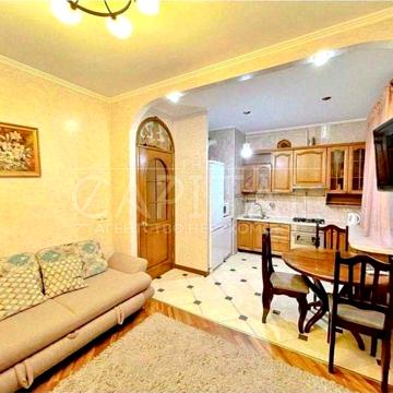 Продаж квартири в центрі Києва,  Печерськ, Кловський узвіз 14/24