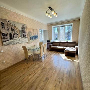 Вячеслава Чорновола вул., 36