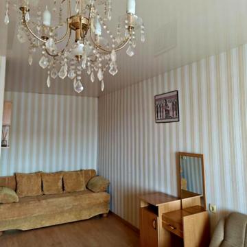 Героїв просп., 32