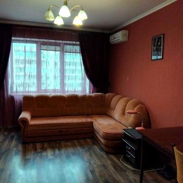 Незалежності бульв. (50 років Жовтня), 15