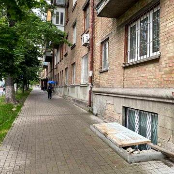 Продаж 2к квартири Зоологічна 4А 1й поверх фасад чудово під комерцію