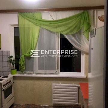 Продаж 2к квартири на Виноградарі ( проспект Свободи )