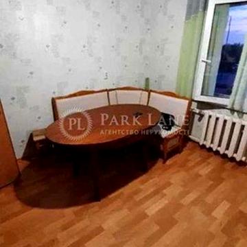 Продам простору 2-к квартиру,  вул. Рейгана (Драйзера), 42  ТЦ "РайON"